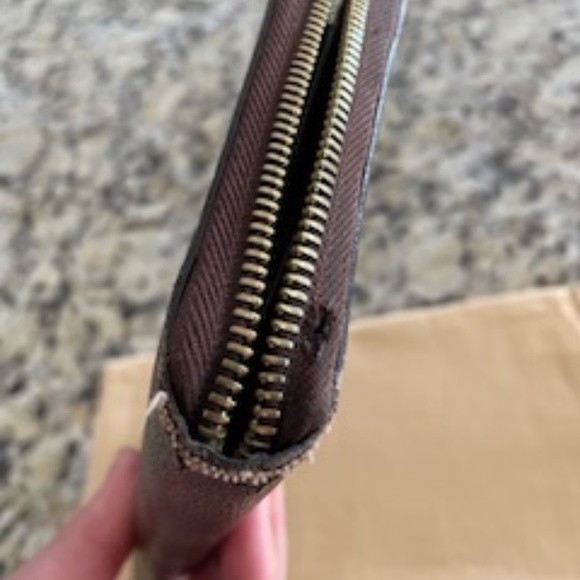 AUTHENTIC Louis Vuitton Zippy Organizer Damier Wallet with dust bag and box - Picture 6 of 13